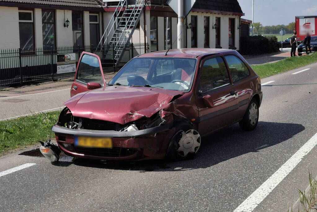 Flinke schade na botsing tussen meerdere voertuigen