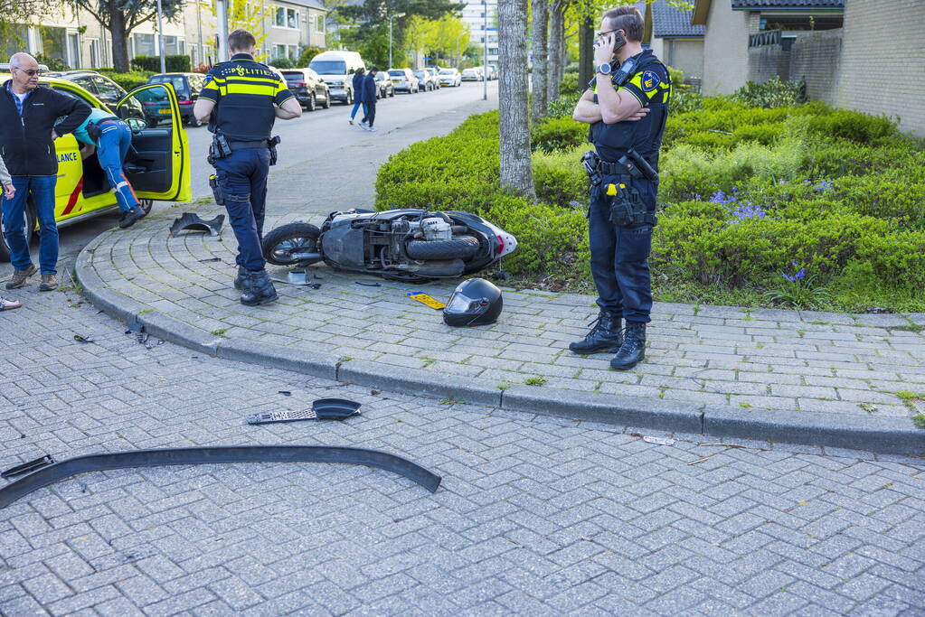 Automobilist slaat op de vlucht na aanrijding