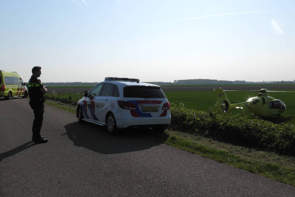 Traumahelikopter landt in weiland