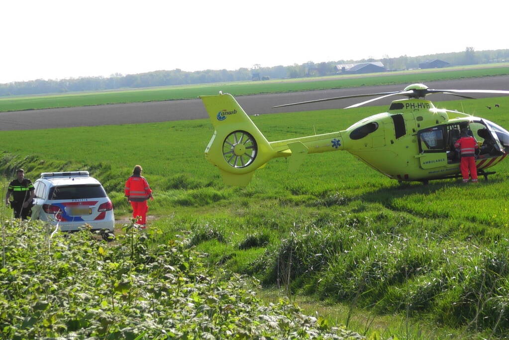 Traumahelikopter landt in weiland