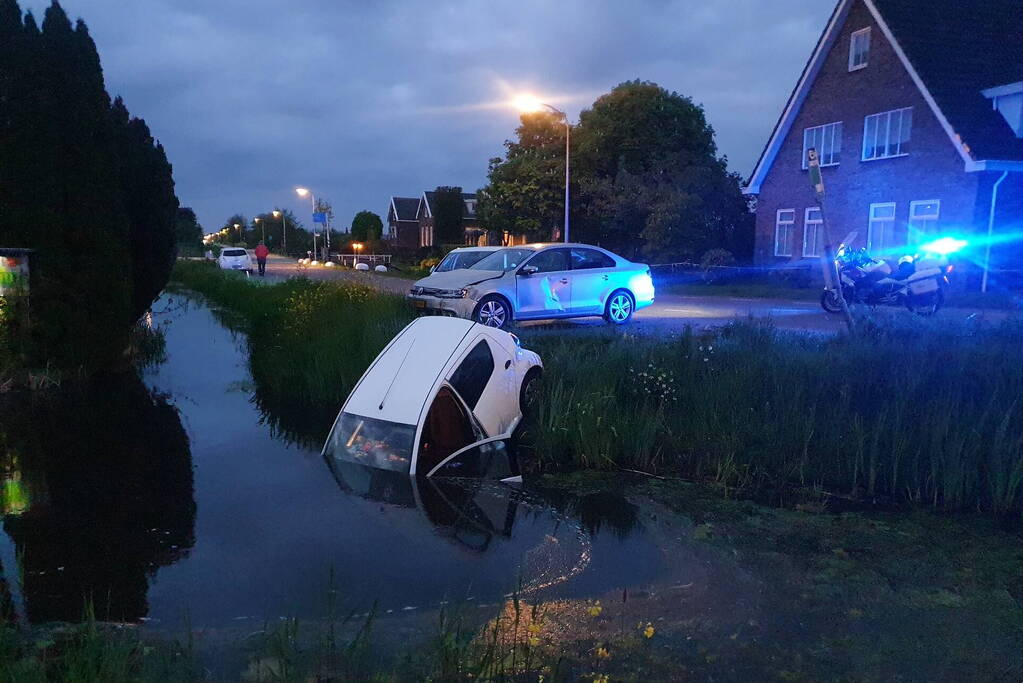 Auto belandt in sloot na achtervolging