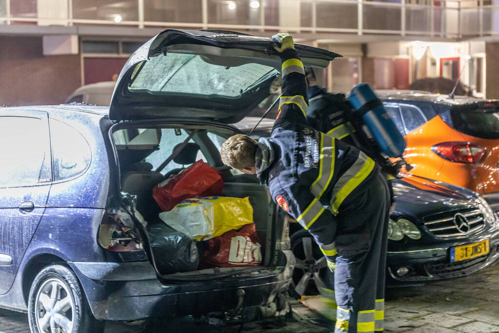 Brandstichting in geparkeerde auto