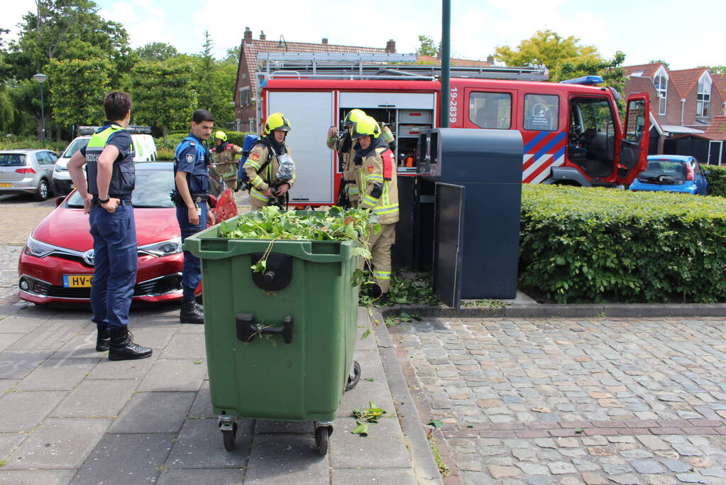 Onkruidbrander van hoveniers veroorzaakt containerbrand