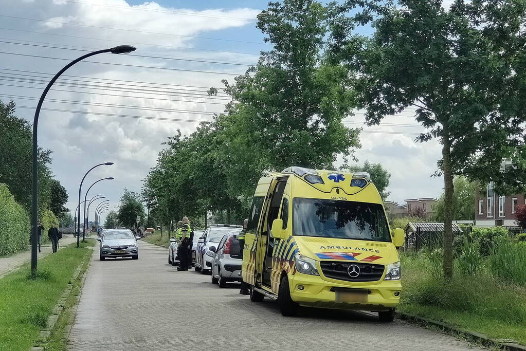 Automobilist Rijdt Band Lek Bij Eenzijdig Ongeval, De Tjonger In Leeuwarden