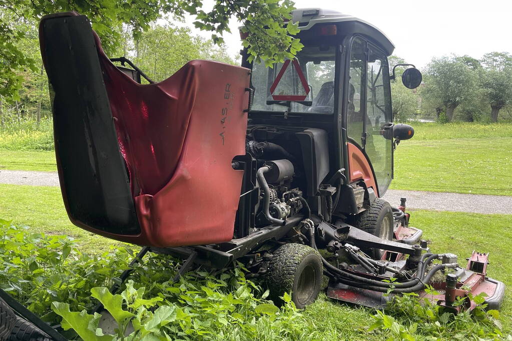 Grasmaaier vat vlam tijdens werkzaamheden