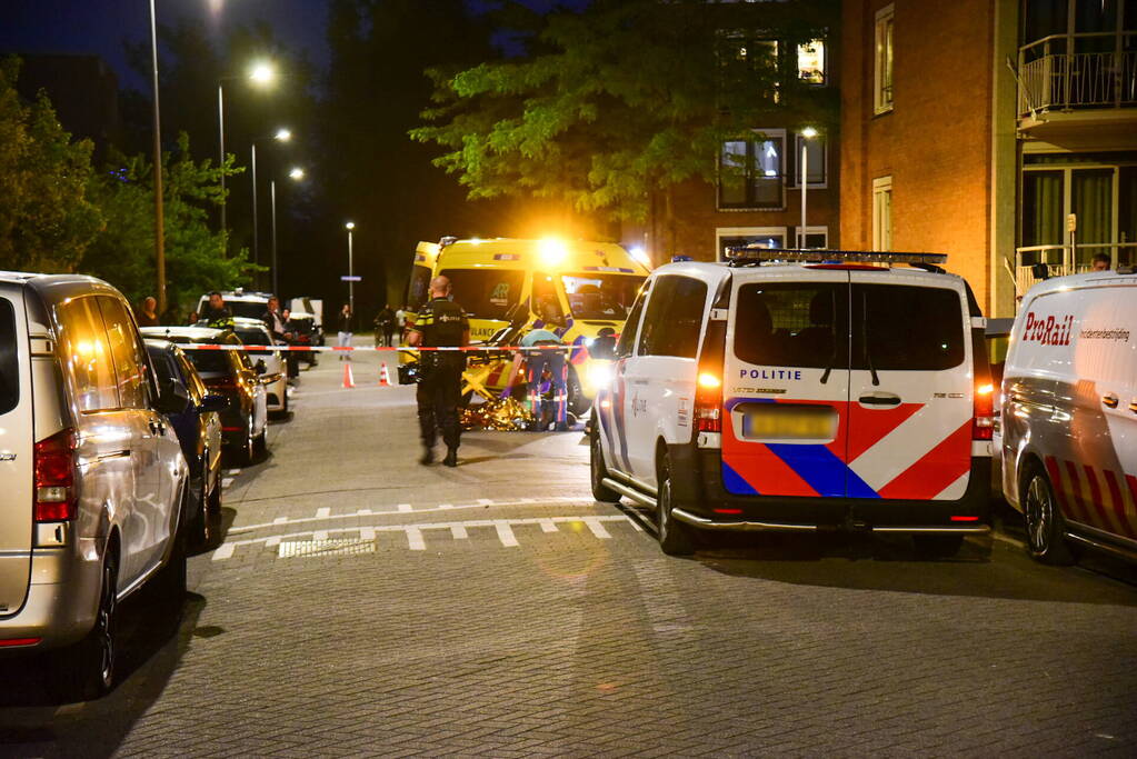 Man gewond bij aanrijding Auto rijdt door