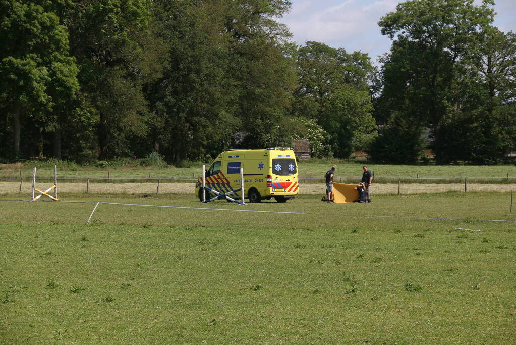 Ruiter gewond na val van paard