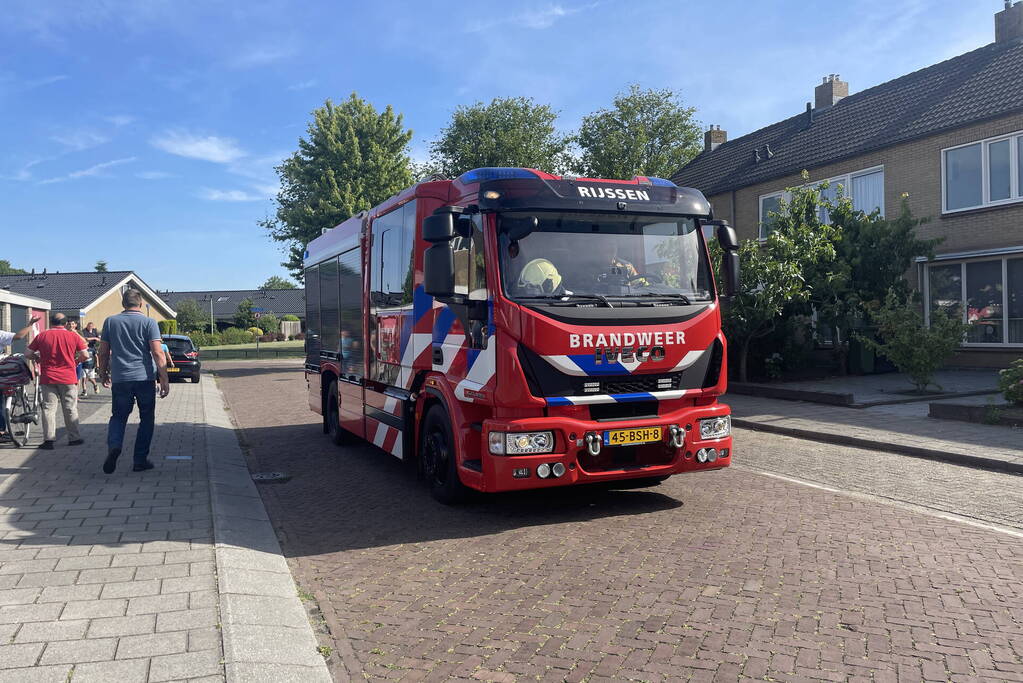 Brandweer doet onderzoek naar afgaan van rookmelder in woning