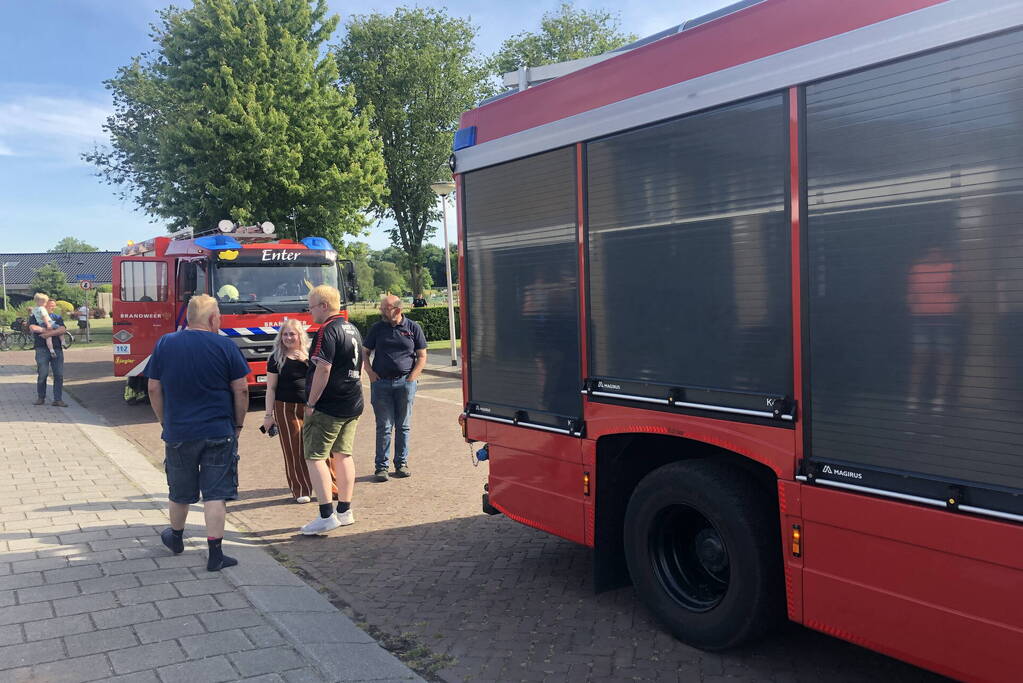 Brandweer doet onderzoek naar afgaan van rookmelder in woning