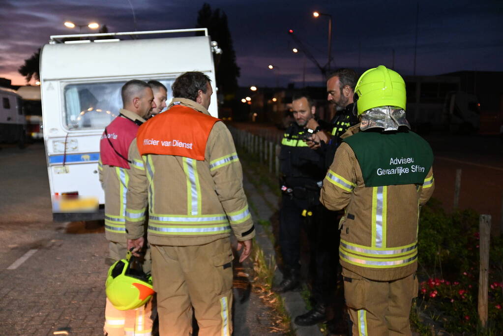 Rook uit vrachtwagen houdt brandweer bezig