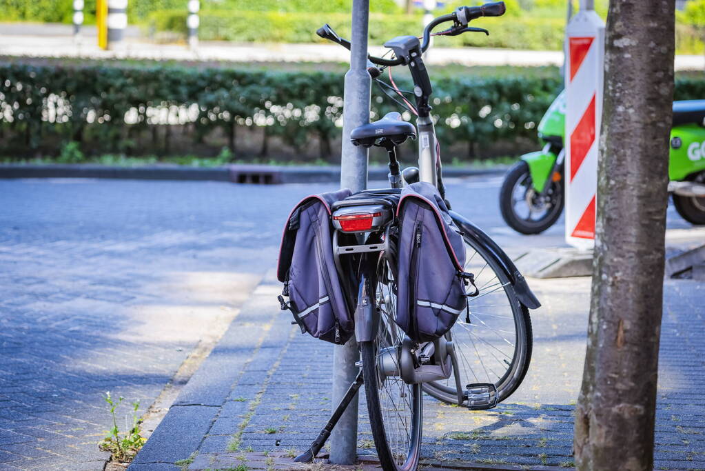 Fietsster gewond bij aanrijding met auto