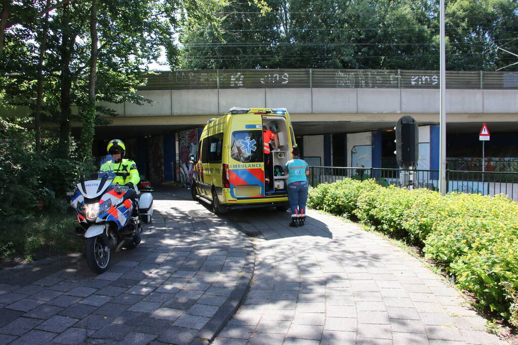 Fietser zwaargewond na frontale aanrijding op fietspad