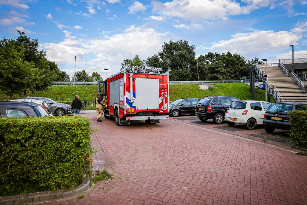 Racefiets vliegt in brand bij NS-station