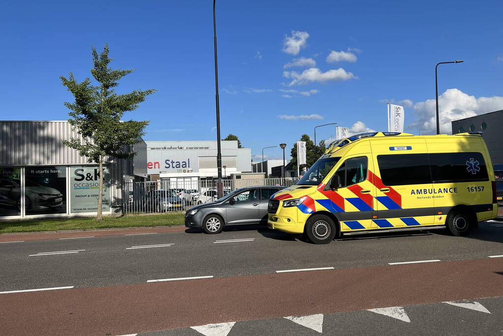 Fietser gewond bij botsing met auto