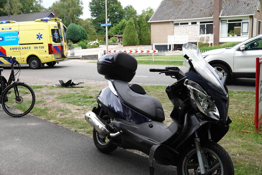 Motorrijder gewond bij botsing met personenauto