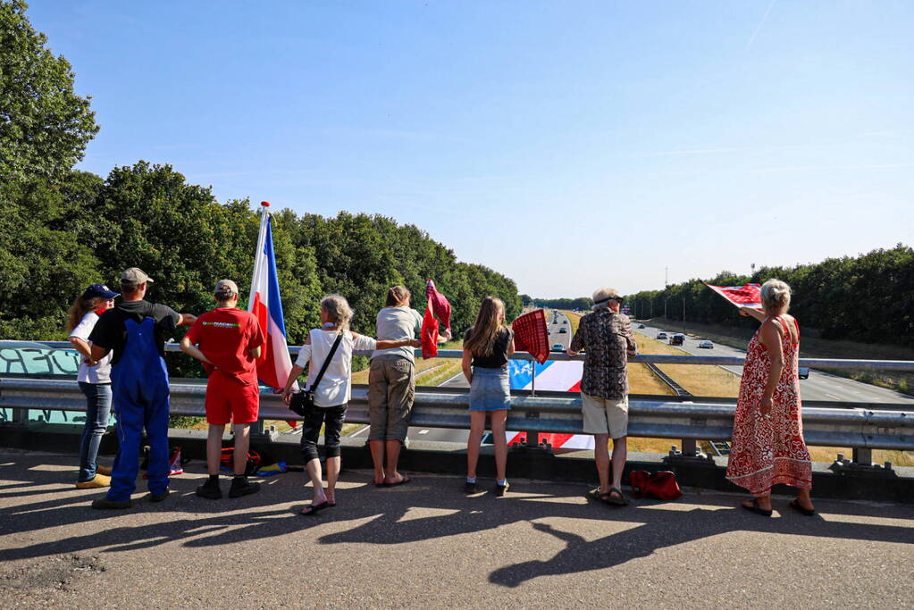 Boeren demonstratie op viaduct snelweg