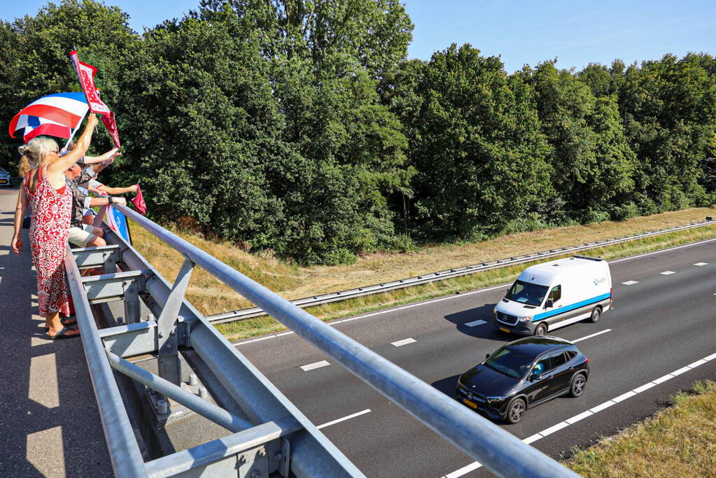 Boeren demonstratie op viaduct snelweg