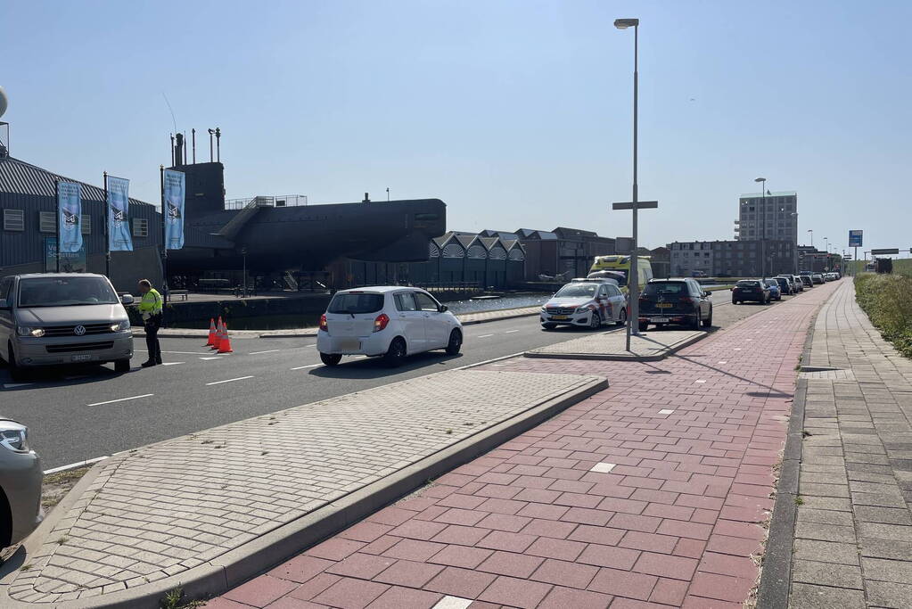 Overstekende fietser aangereden door auto