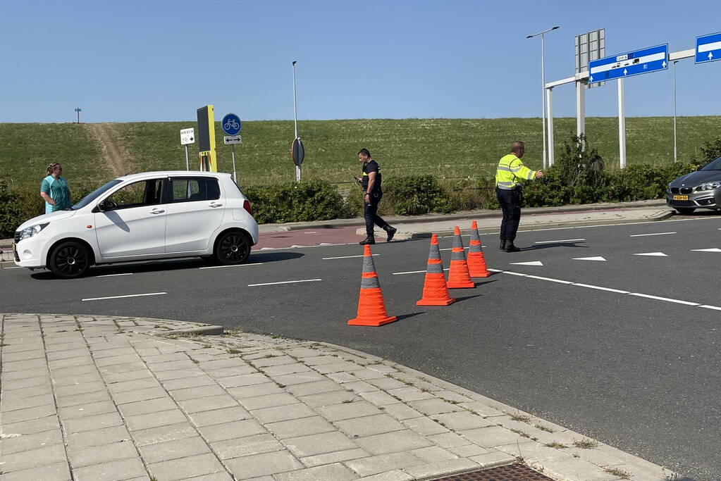 Overstekende fietser aangereden door auto