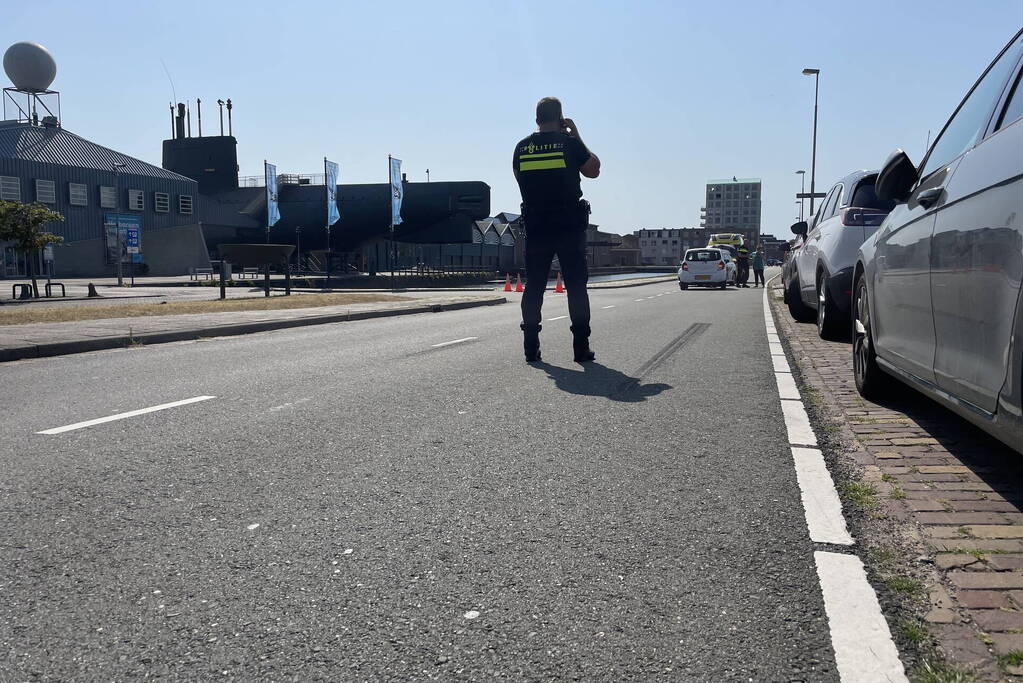 Overstekende fietser aangereden door auto