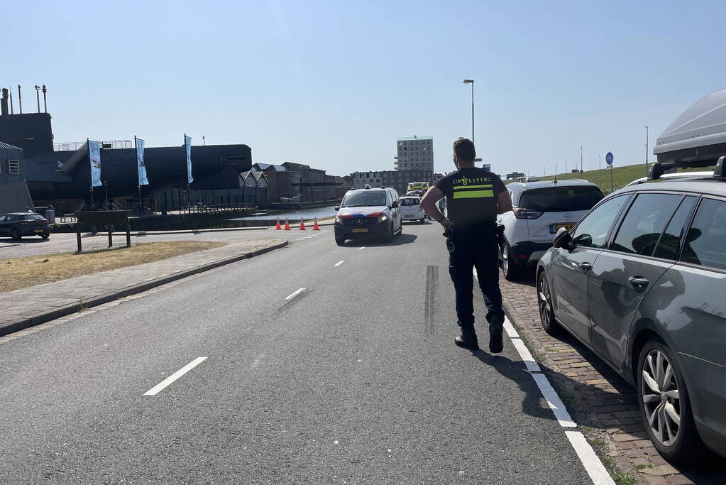 Overstekende fietser aangereden door auto