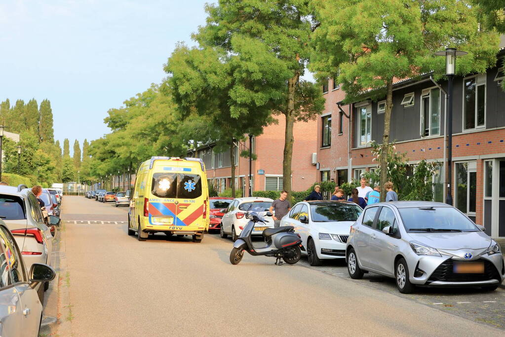 Scooterrijder gaat onderuit en raakt gewond