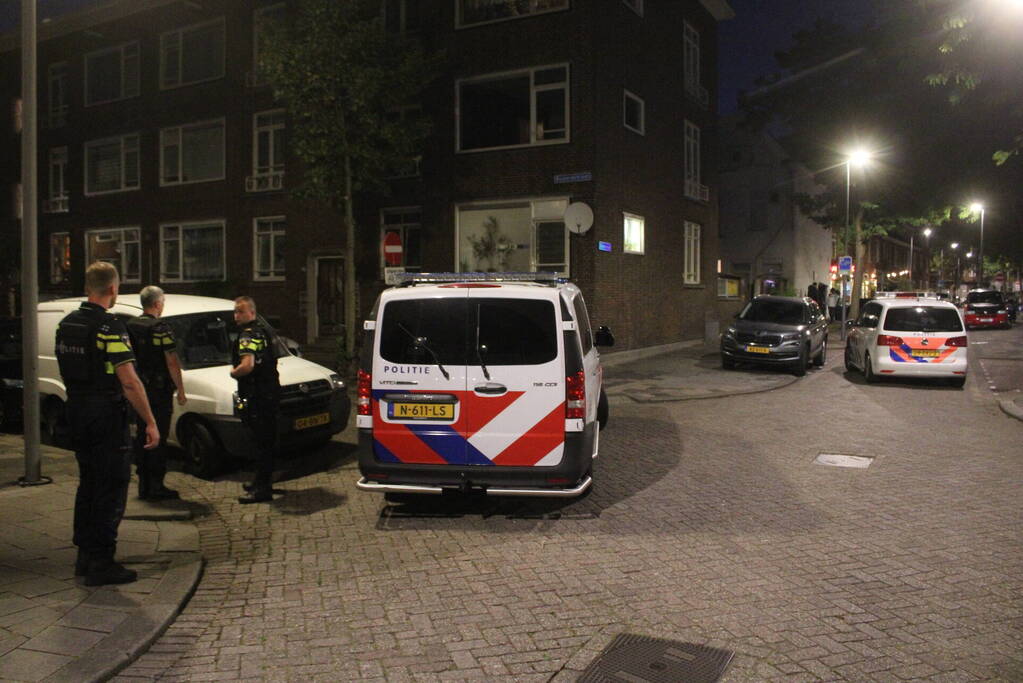 Politie omsingeld pand na melding schietpartij