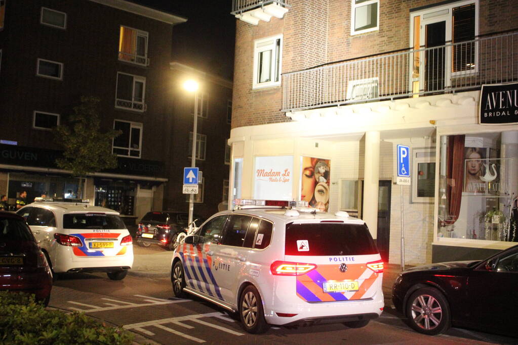 Politie omsingeld pand na melding schietpartij