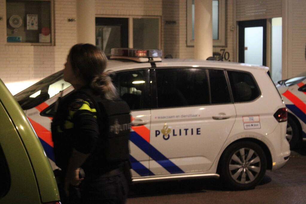 Politie omsingeld pand na melding schietpartij