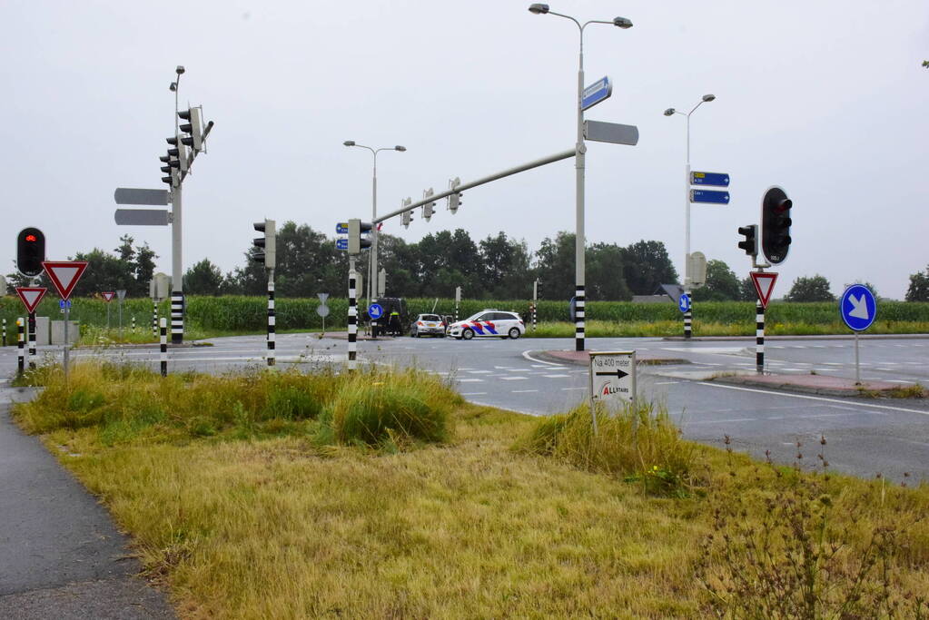 Veel schade bij kop-staart botsing op kruising