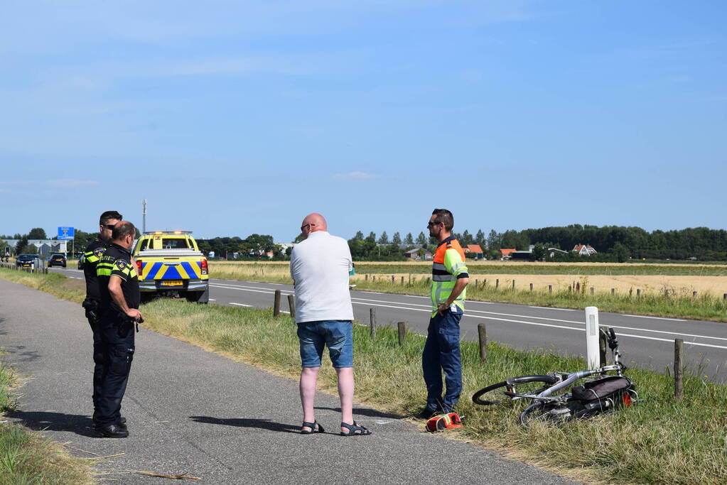 Automobilist vlucht na botsing met fietser