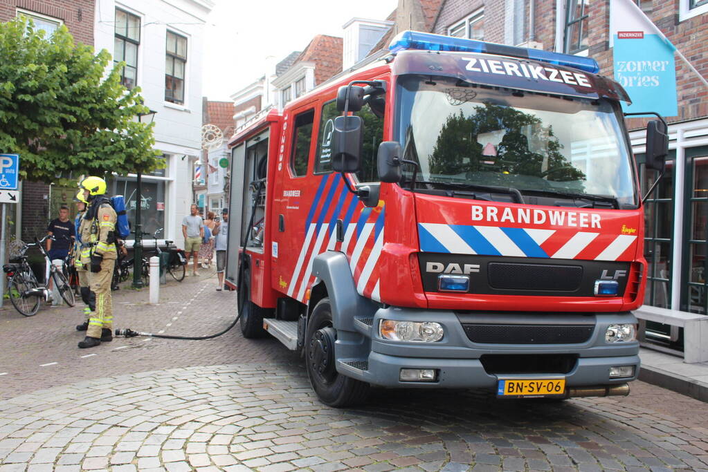 Eigenaar blust zelf brand in bestelbus