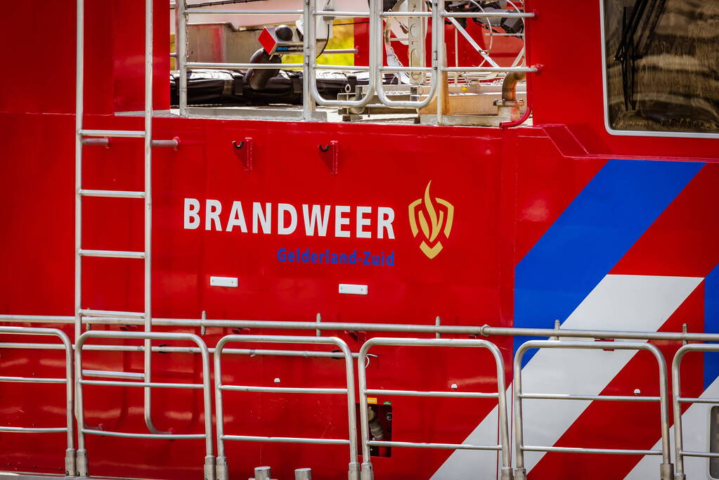 Woonboot dreigt te zinken