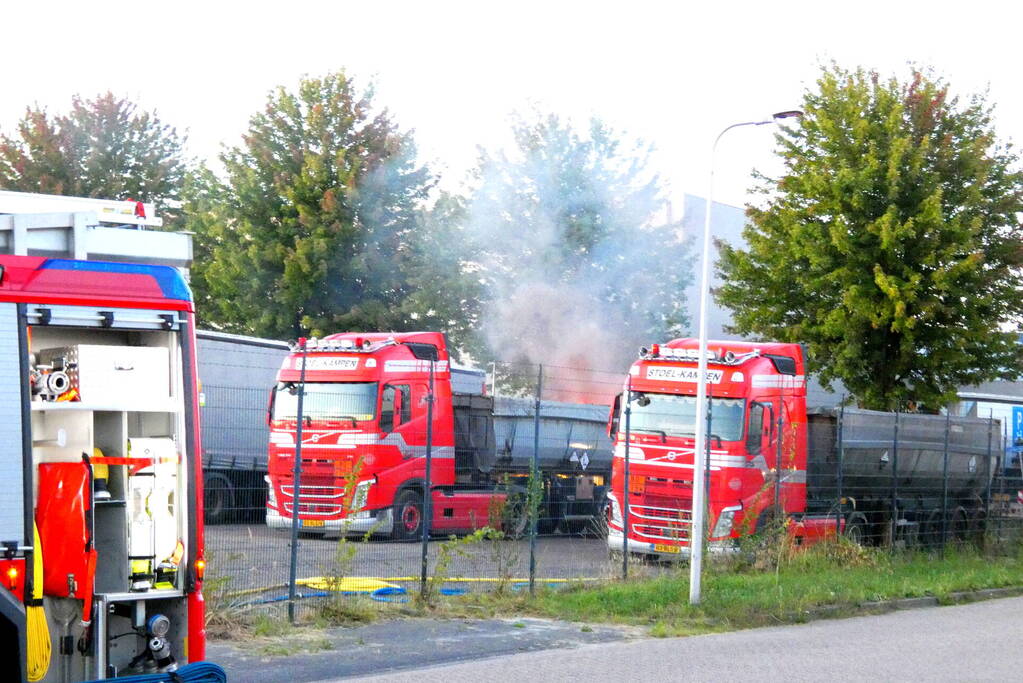 Brand in trailer van vrachtwagen