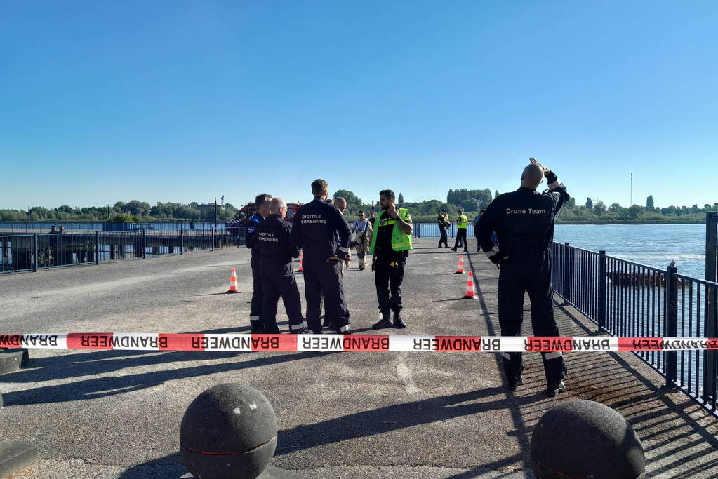 Zoekactie naar mogelijke persoon te water