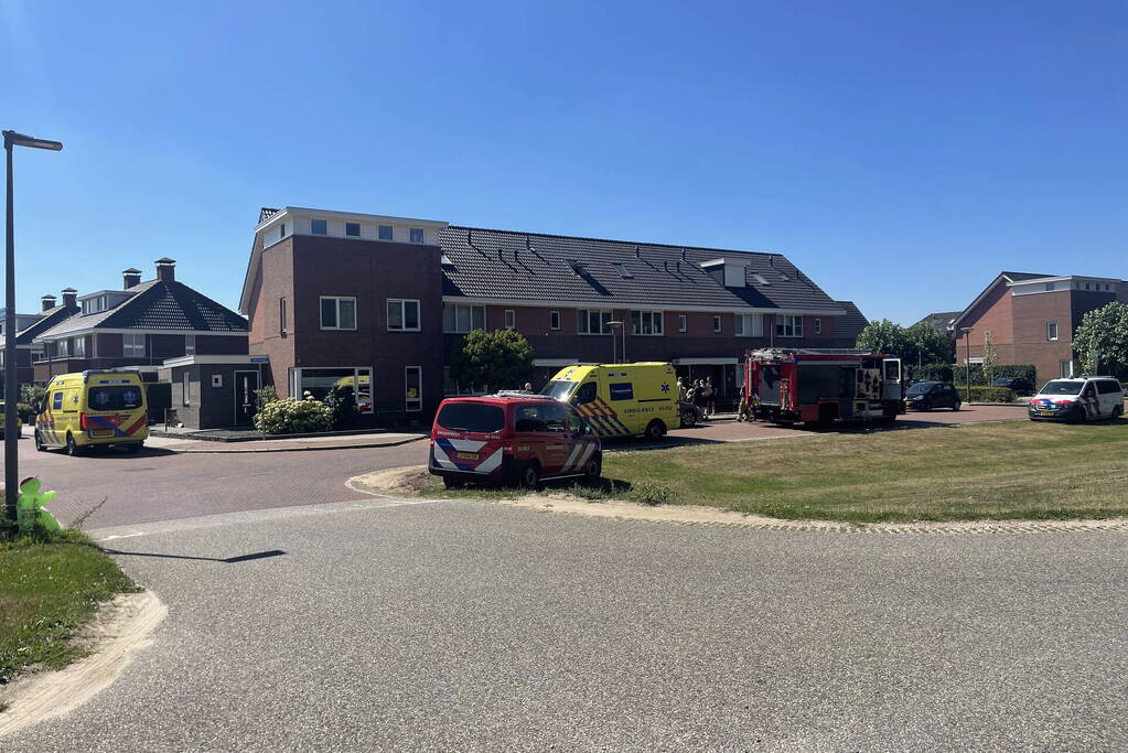 Persoon zwaargewond bij brand in woning