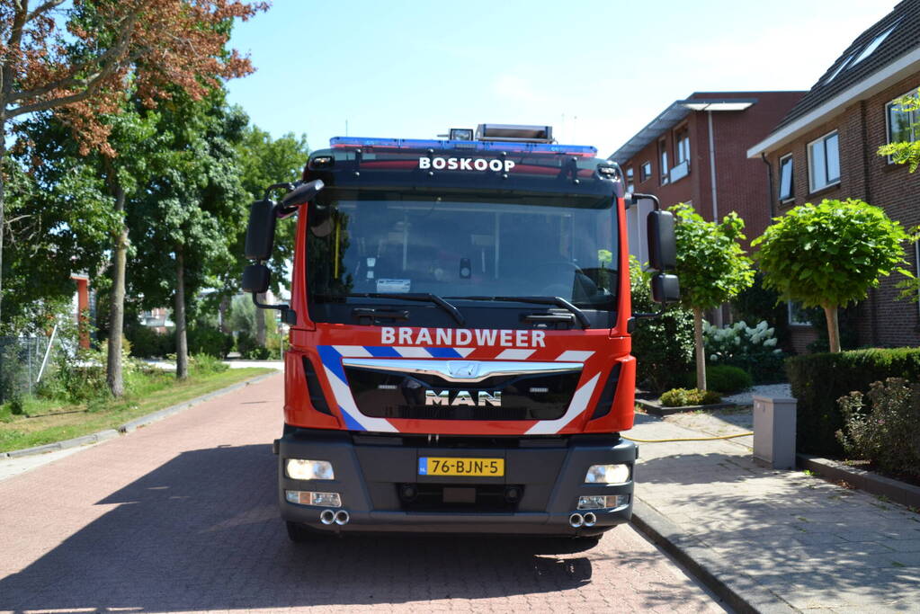 Brand in bosschage in tuin van woning