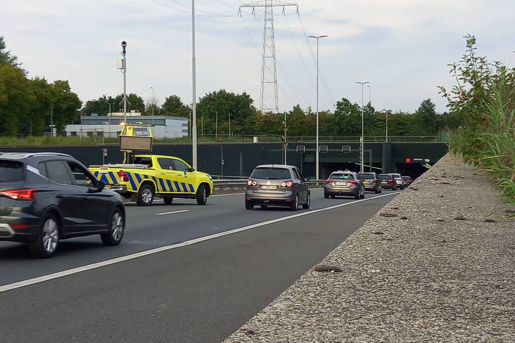 Vlaketunnel deels afgesloten door kettingbotsing