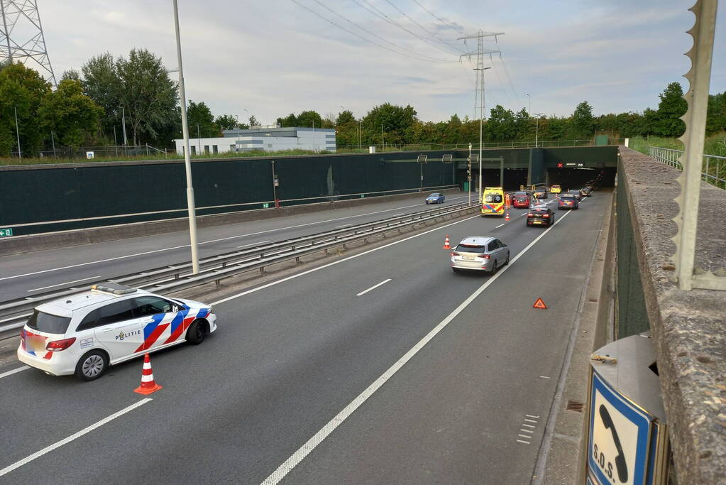 Vlaketunnel deels afgesloten door kettingbotsing