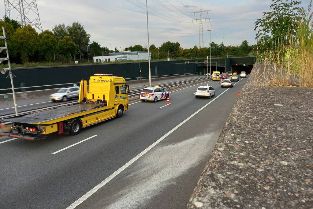 Vlaketunnel deels afgesloten door kettingbotsing