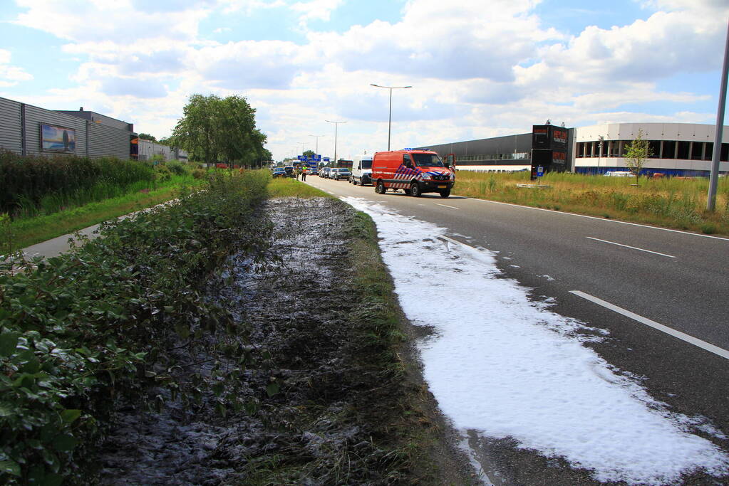 Flinke verkeershinder na bermbrand