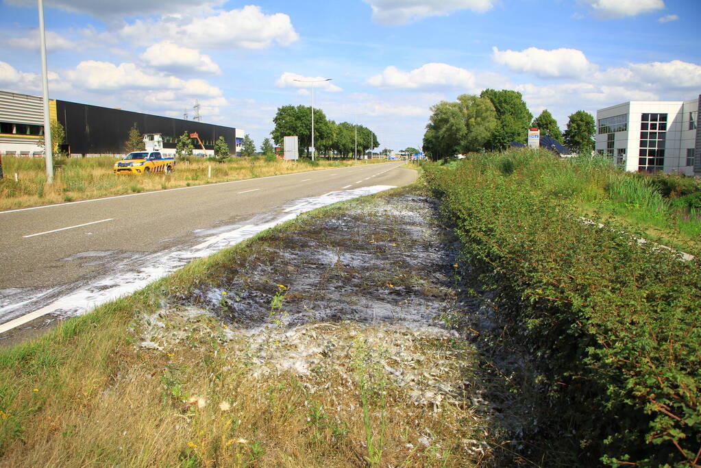 Flinke verkeershinder na bermbrand