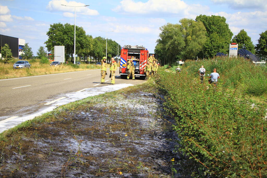 Flinke verkeershinder na bermbrand