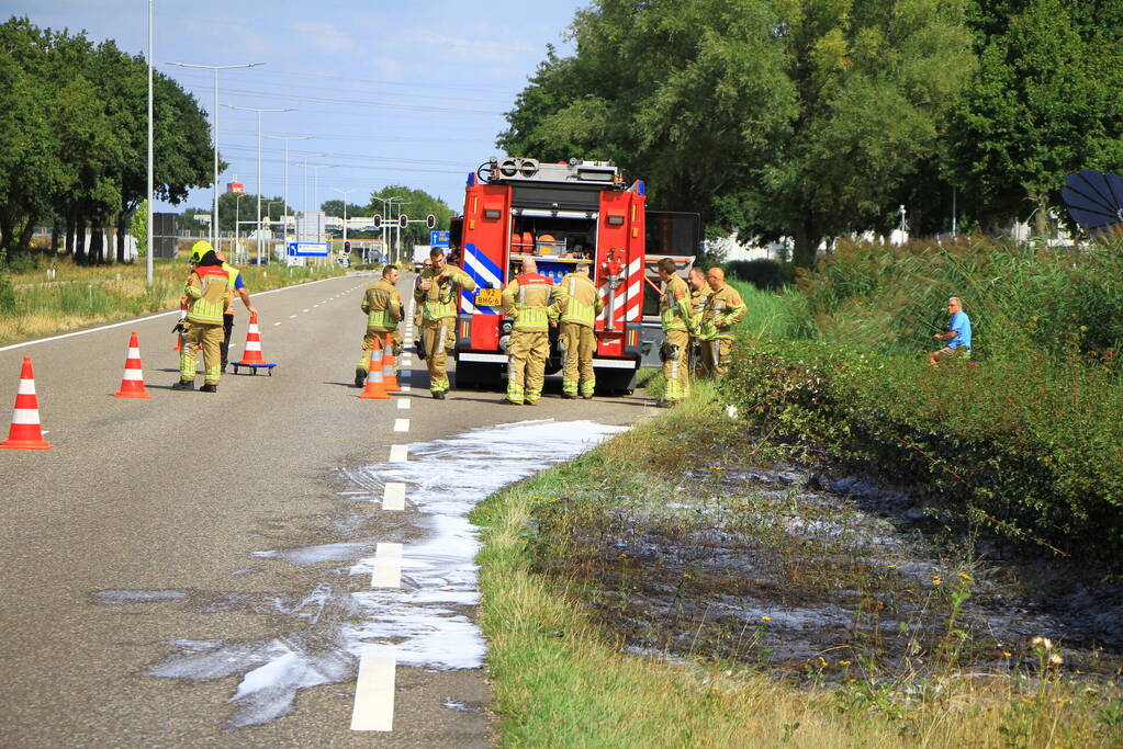 Flinke verkeershinder na bermbrand