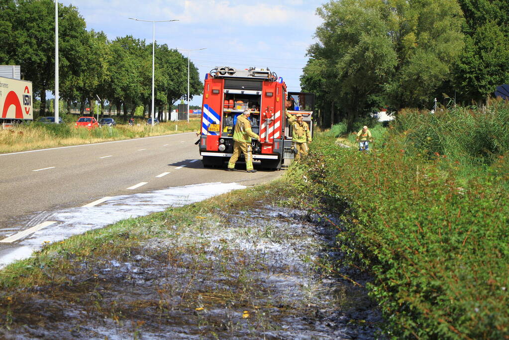 Flinke verkeershinder na bermbrand