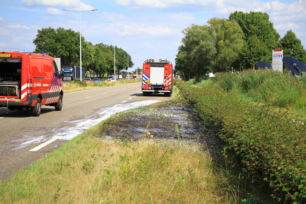 Flinke verkeershinder na bermbrand