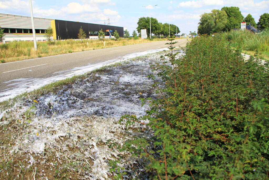 Flinke verkeershinder na bermbrand