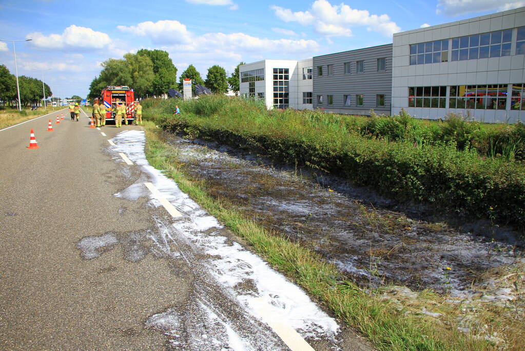 Flinke verkeershinder na bermbrand