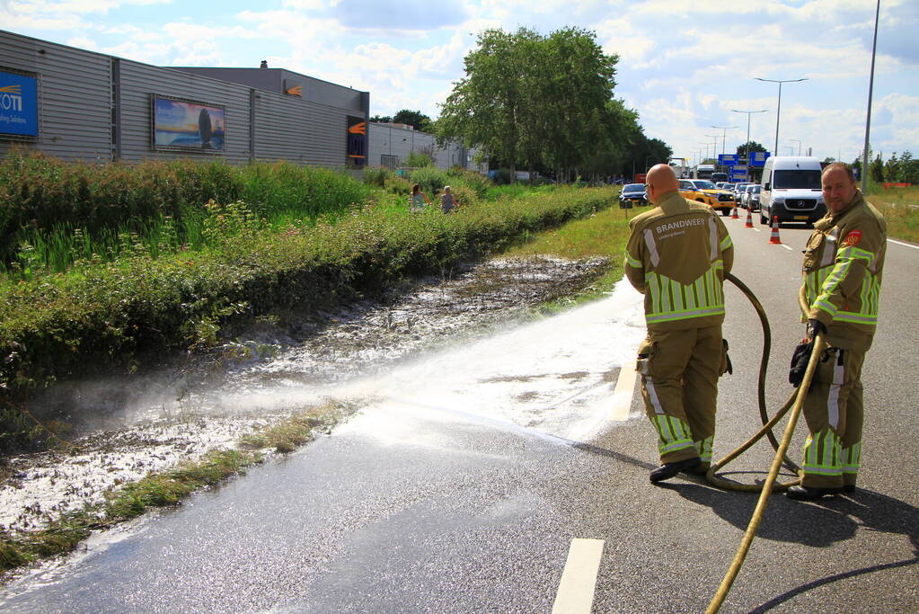 Flinke verkeershinder na bermbrand