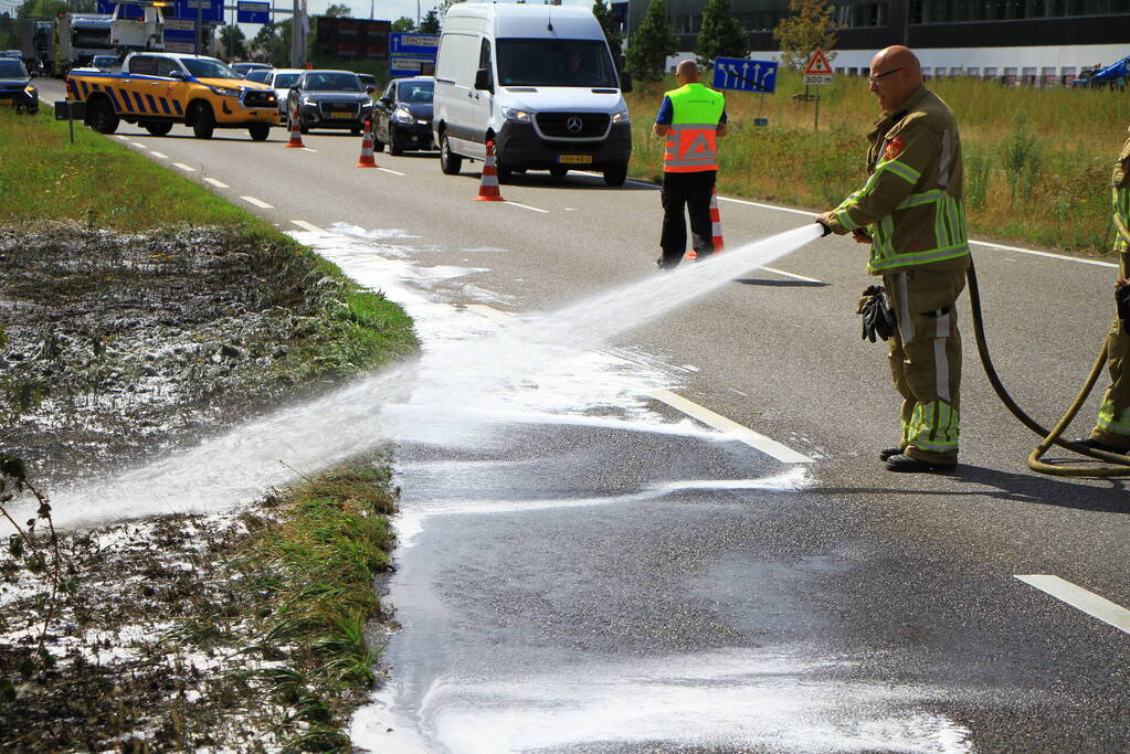 Flinke verkeershinder na bermbrand